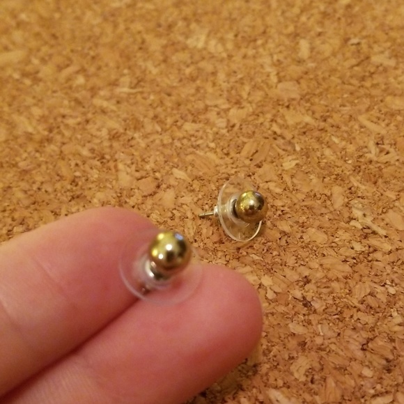 NWOT 5 Pairs Pretty Simple Studs! - Picture 5 of 6